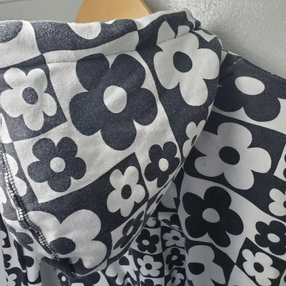 Wild Fable‎ Women's Hoodie Flower Pattern Black White Pullover - Picture 5 of 11